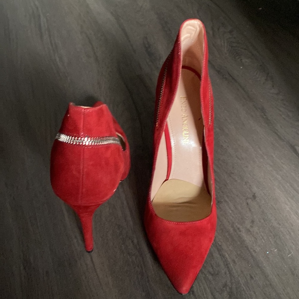 Like new Enzo Angiolini red sexy red suede pumps size 8 - like new